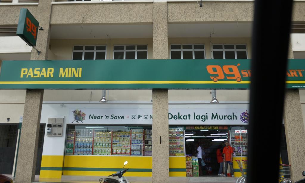 Moon Eleven Hostel Near Klia & Klia2 Sepang Zewnętrze zdjęcie